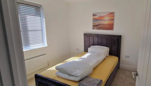 Peterborough - House - Sleeps 8 - Parking - Garden - Foto 3