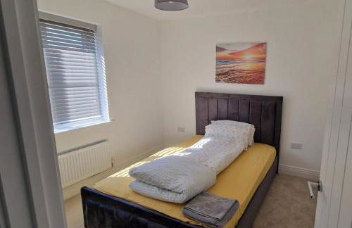 Peterborough - House - Sleeps 8 - Parking - Garden - Foto 3