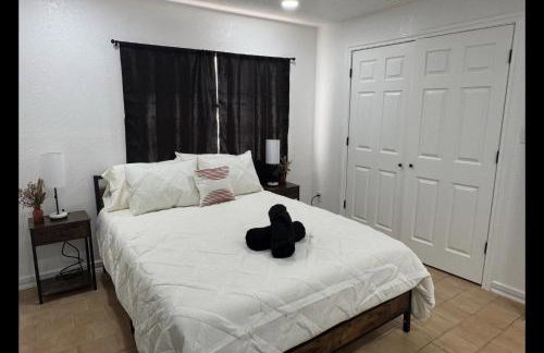 Cozy 2BR Near Downtown & Border - Foto 10
