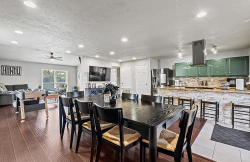 Red Door Hideaway 3BD Hot Tub Foosball - Foto 21