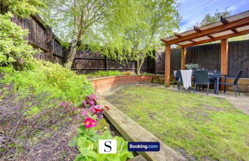 LastMinOffer 10pc Off I A Lovely Executive Home for Families or Contractors I A Lovely Garden and Parking Space I Wifi I Early check-in or Long Term Rates Available I SILVA Short Term Lets 4 out of 5 from over 650 stays - Photo 21