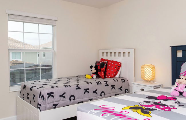 Luxurious Décor 4 Bd w/ Pool Close to Disney 4820 - Photo 59