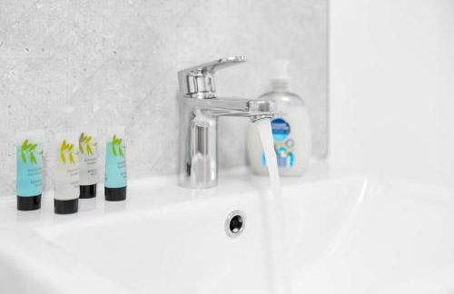 Stylish Apartment - Fast WiFi - Netflix - On Street Parking 1BR - Foto 31