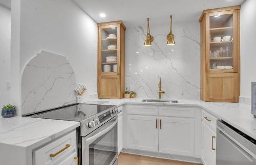 Renovated Ski In Out Condo King Bed Patio Grill - Foto 11