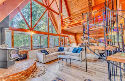 3BR Tahoe Cabin in the Trees with Hot Tub - Foto 1