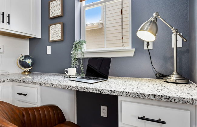 New Build W/ Great Backyard & Lake Access! - Foto 12