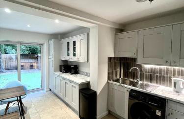 3 Bedroom House with Parking - Foto 2