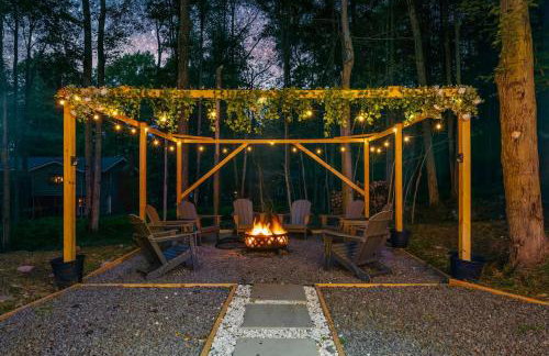 Chalet with Hot Tub, Game, Movie Room, Lake and Pool Access - Foto 48