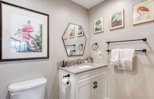 Oceanfront Elysium with a pool - Photo 32