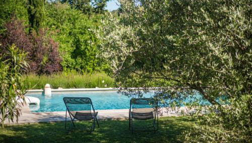 Le Refuge Provençal Nijonyas - Photo 2, Garden, sunbed, Garden view