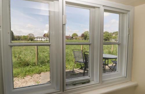 2 Court Farm - Photo 6