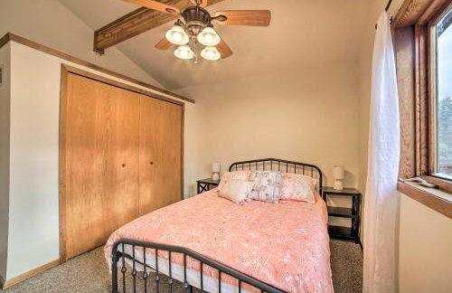 Grand Escape w/ Deck, Game Room, Nature View! - Foto 28