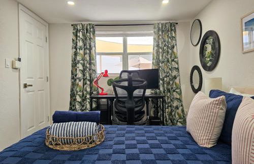 The Ruby - Hot Tub - King beds - Close to LMC - Foto 34