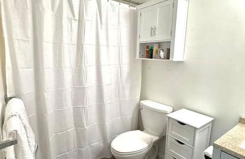 NEW - Mins to Hospitals - Manchester - Derry - Nashua - Concord - Queen Bed - Foto 19