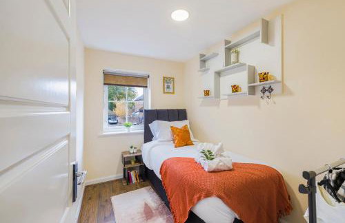 Casa Lana - Spacious and Stylish 4-Bed Home Near Gatwick with Free Parking - Foto 20