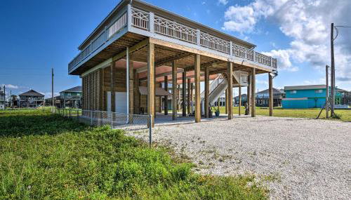 Ocean View and Wraparound Deck Crystal Beach Home! - Foto 2