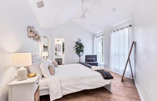 Lakefront Luxe 6BR 4B Home with Pool & Hot Tub - Foto 21