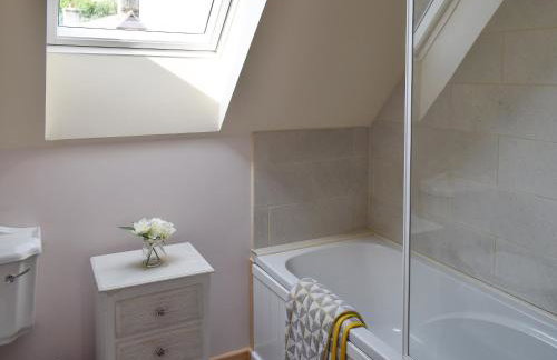 The Bee Hive - Photo 14