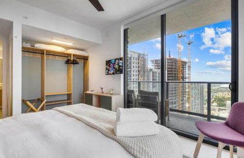 Stunning Lux 2 Bed 2 Bath with Panoramic View from Balcony - Foto 22