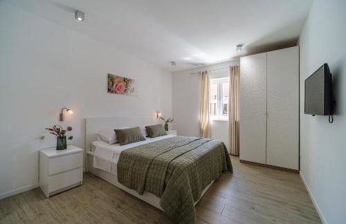 Villa TM with private heated pool, poolhouse & private garage - Photo 35