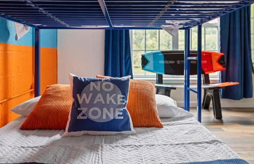 LKJ - Lakefront Home, Hot tub, Fire Pit, Games and Movie Room! - Foto 39