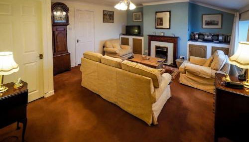 Pirnmill Home with a view - Photo 5