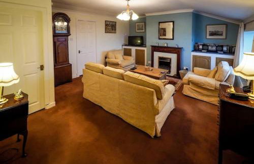 Pirnmill Home with a view - Photo 5