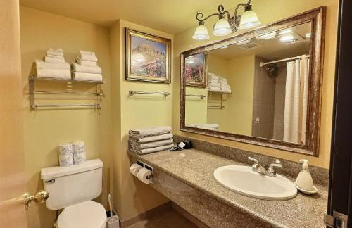 Stellar Location with Hot Tub Pool Steam Room & Gym Acces - Foto 4