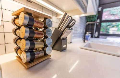 Chic Home with King Bed and Fire Pit - Foto 22