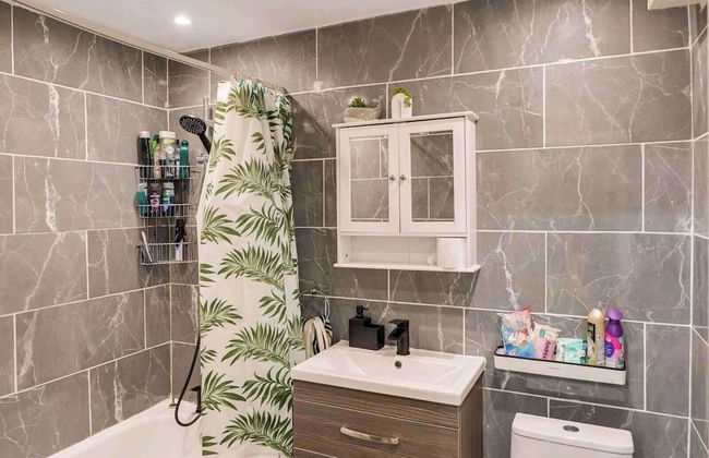 London - Flat - Garden Access - Sleeps 3 - Parking - Photo 14