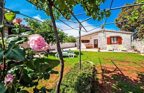 Charming House Nino with a fenced yard - Foto 20