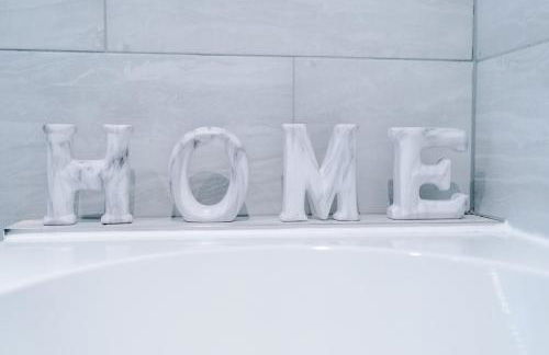 Spacious Modern Chester Home - Great Location - Photo 6