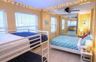CasaViva Pacifica - 2BR Sleeps 10 with Firepit, BBQ & Shared Yard, Kids Zone - Walk to Hillcrest Fun, Near Zoo, Balboa Park & Beaches - Foto 8