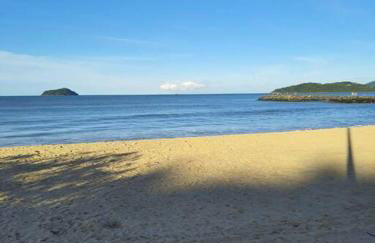 Sobrado com piscina, banheira e garagem coberta. - Foto 43