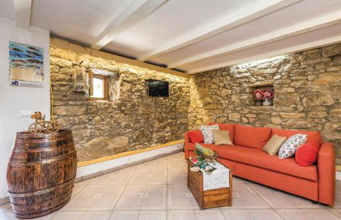 Stunning Home In Jurdani With Wifi - Photo 15