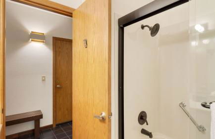 Half Block to Beach w/ Oceanview, Patio + Balcony The Shore Pine by Avantstay - Foto 52