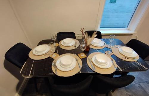 Comfortable Home From Home Bolton Central - Sleeps - 10 - Foto 11