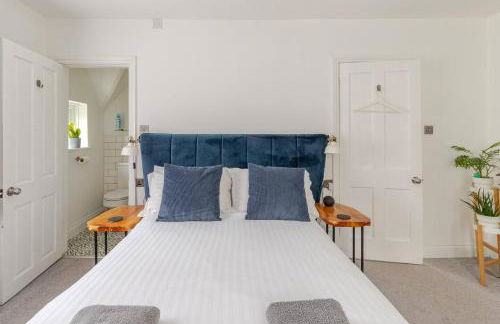 The Old Bank Beautiful Cotswold House with Huge Garden - Photo 18