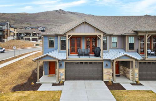 BRAND NEW Scenic Luxury Mountain Retreat - Photo 31