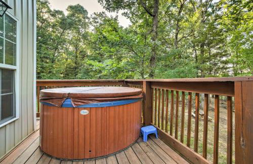 Hot Tub and Wooded Views Lakefront Blue Eye Cottage - Foto 20