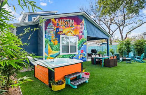 Austin Oasis Spacious 4BR Retreat with Hot Tub Cowboy Pool and Infrared Sauna Perfect for Families and Bachelorettes - Photo 1