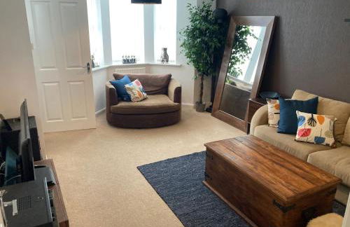 Cheerful Home FOR FOOTBALL, DOCKS AND CITY CENTRE - Foto 2