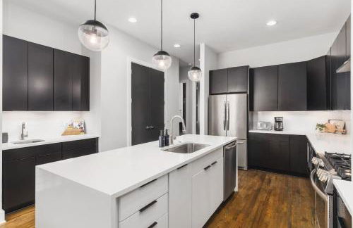 Home with Rooftop Deck & Garage, 2 miles to Downtown Broadway - Foto 19