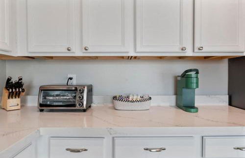 Sunkissed Private Pool 3BR Oasis w Outdoor Lounge - Foto 18