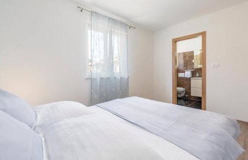 4 Bedroom Gorgeous Home In Pican - Photo 42