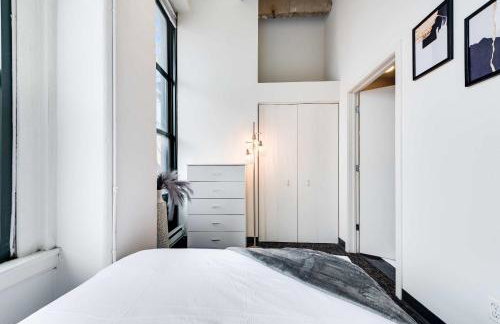 West Loop - City Views With In & Out Parking 6 - Photo 34