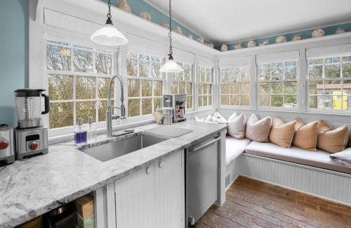 1800 Historical East Hampton Home, 1 Mile to Town! - Foto 19