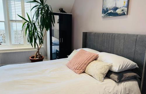 Penthouse Suite, Sea View, Close to Shops, Beach and Train - Foto 10