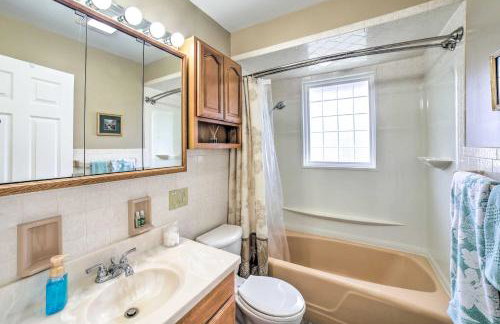 Bloomington Family Home - Private Deck and Yard - Foto 17