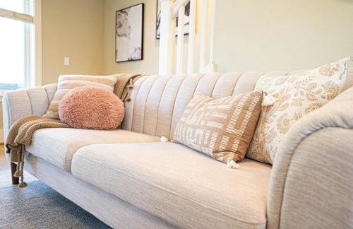 Exquisite Central Townhome with Spacious Loft and Gourmet Kitchen - Foto 27